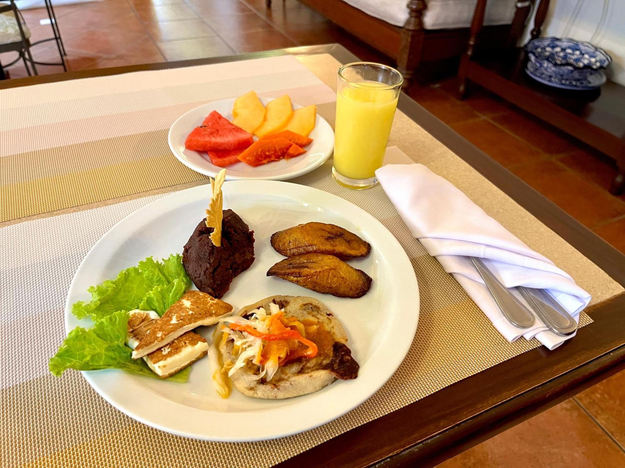 Hotel Villa Terra San Salvador Esterno foto